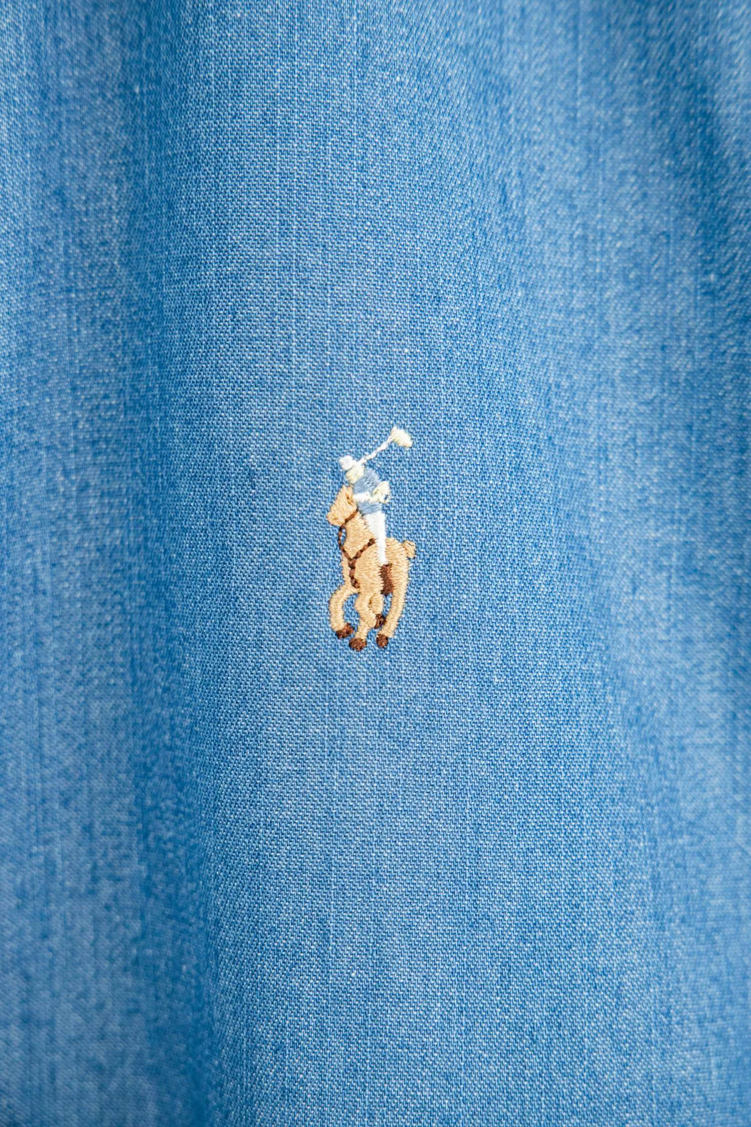 🅿️250 new model number: B115 Ralph Lauren/Ralph Lauren classic color small label couple style washed denim long-sleeved shirt 1️⃣Made of high-quality denim fabric, the upper body is soft and comfortable, extremely delicate, the hand feels solid, smooth and soft. The fabric does not wrinkle, and the hand feel is invincible. The details are handled perfectly! 2️⃣Adopting the washing process, the workmanship details are perfectly controlled. They are all hemmed with vest technology, and the inside of the sleeves are also different. Different from the four-needle and five-thread workmanship, the collar is also designed with interlining, which shows high-end fashion and individuality. The style is fashionable, simple and elegant! 3️⃣It is very youthful and energetic, and can be easily worn by both men and women. It is very in line with the fashion aesthetic concepts of today's young people! Color: light blue, dark blue Size: S, M, L, XL